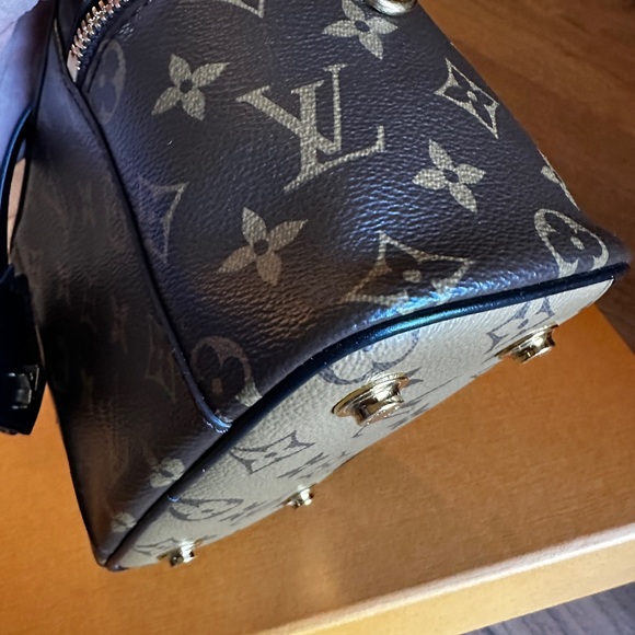 Louis Vuitton Vanity - Picture 10 of 12